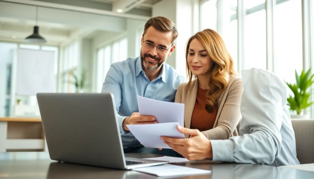 카드 한도 현금화에 대한 상담을 받는 부부의 모습입니다.